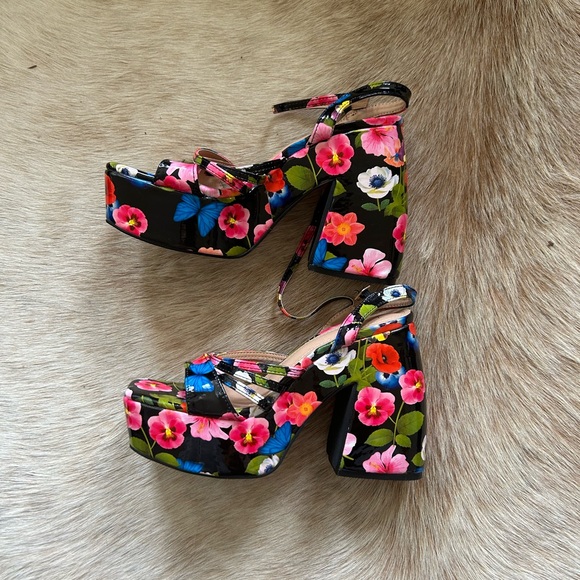 Chunky platform butterfly and flower heels - Picture 3 of 3